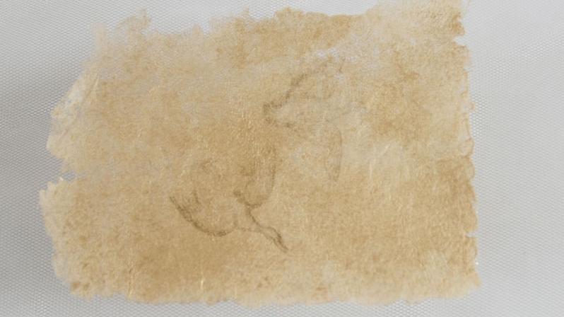 Fotografía de un trozo de papel amarillado