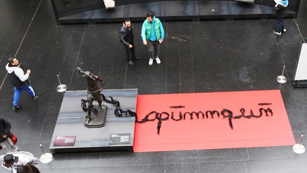 Obra de Sebastián Calfuqueo en hall central del MNBA