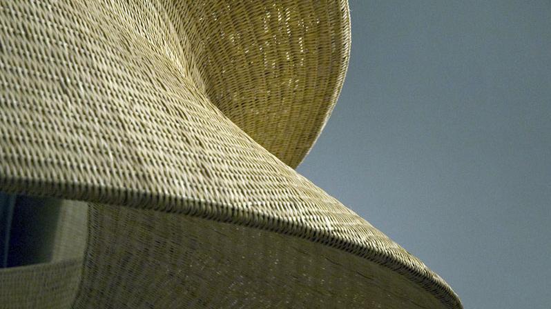 Fotografía de estructura tejida en mimbre