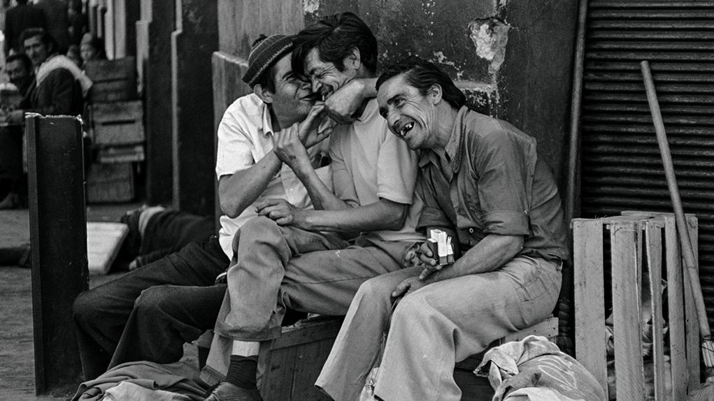 Detalle foto Paz Errázuriz. Compadres, de la serie personas 1987