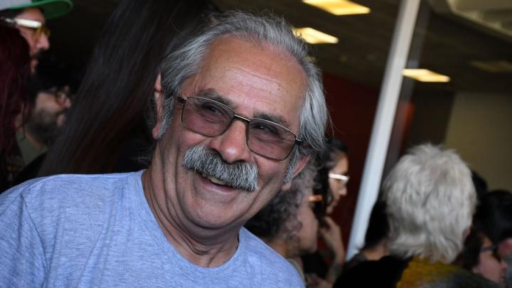 Fotografía del artista Alejandro Mono González