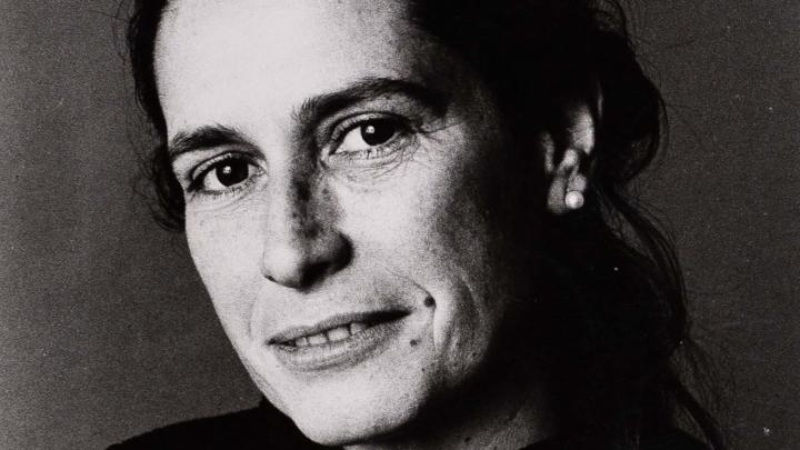 Fotografía en blanco y negro de Carmen Waugh, gestora cultural chilena