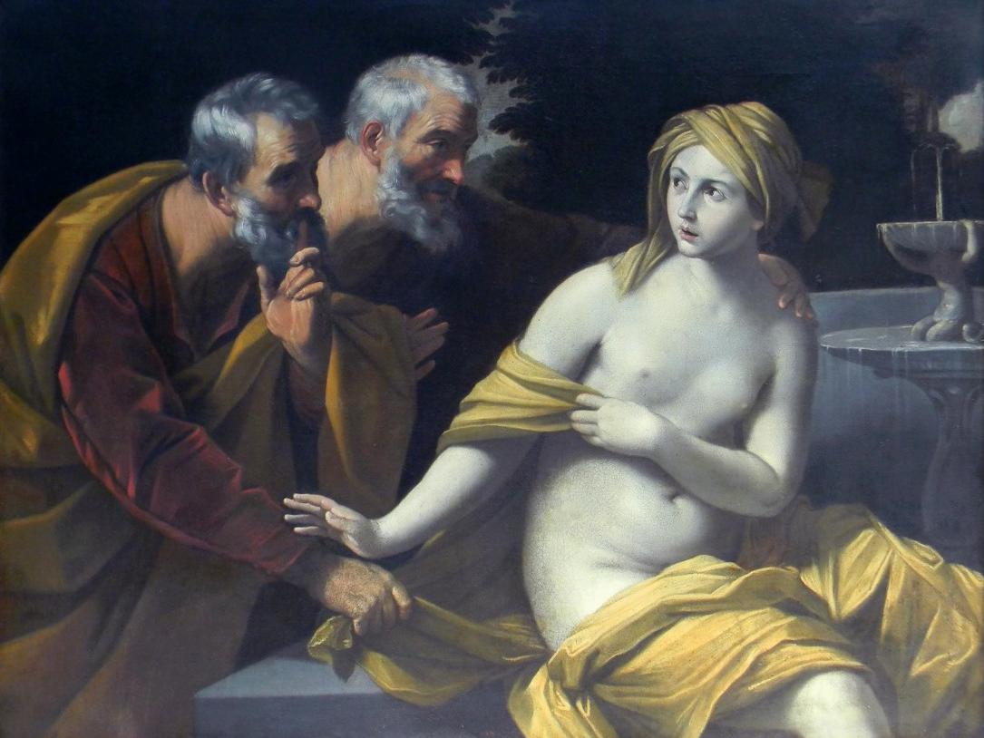 Imagen de dos ancianos junto a una mujer joven semi desnuda