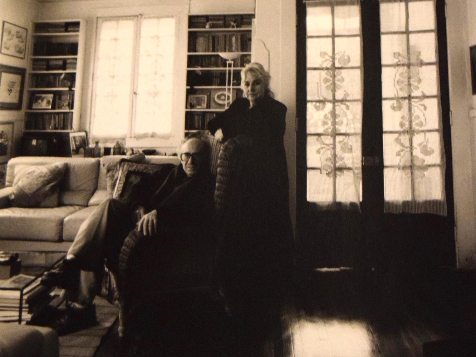 Fotografía en blanco y negro de una pareja de la tercera edad