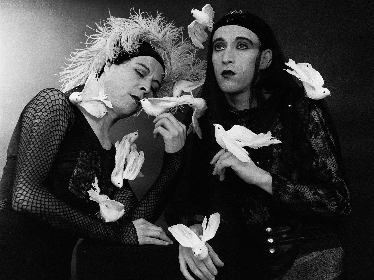 Fotografía en blanco y negro de la dupla Yeguas del Apocalipsis