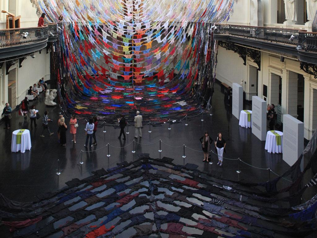 Parte inferior de obra de Kaarina Kaikkonen