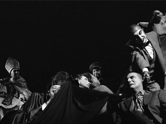 Detalle. Escena de la obra Los Negros. Luis Poirot