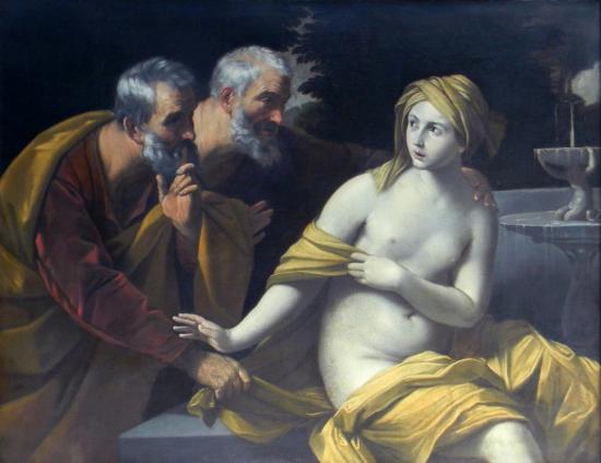 Imagen de dos ancianos junto a una mujer joven semi desnuda