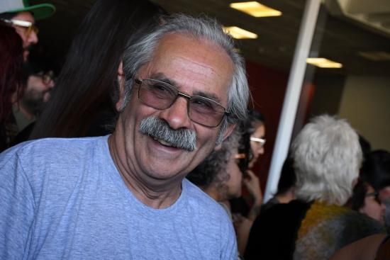 Fotografía del artista Alejandro Mono González