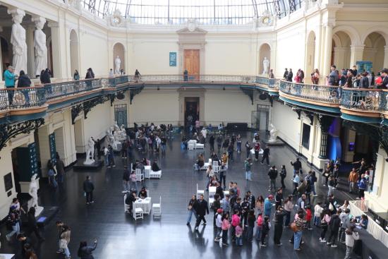 Público visitando el Museo de Bellas Artes durante el Día del Patrimonio