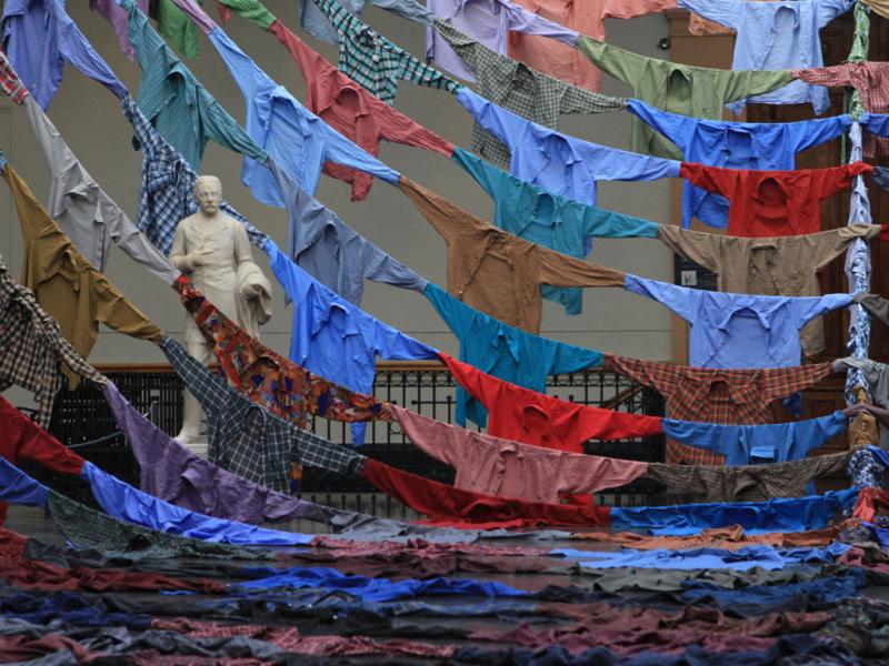 Esculturas del hall y la obra de Kaarina Kaikkonen