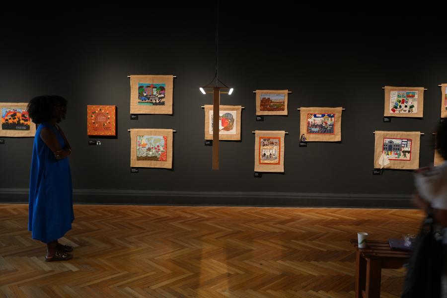 Cuadros en una pared