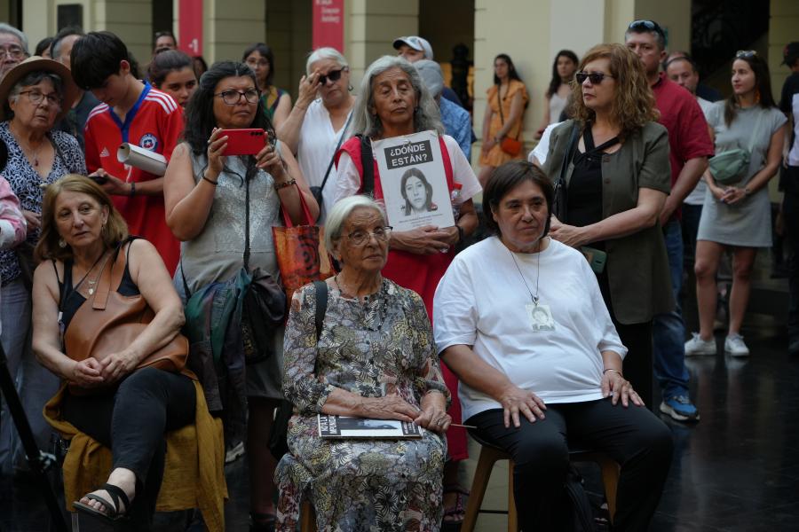 Familiar de detenidos desaparecidos en el público